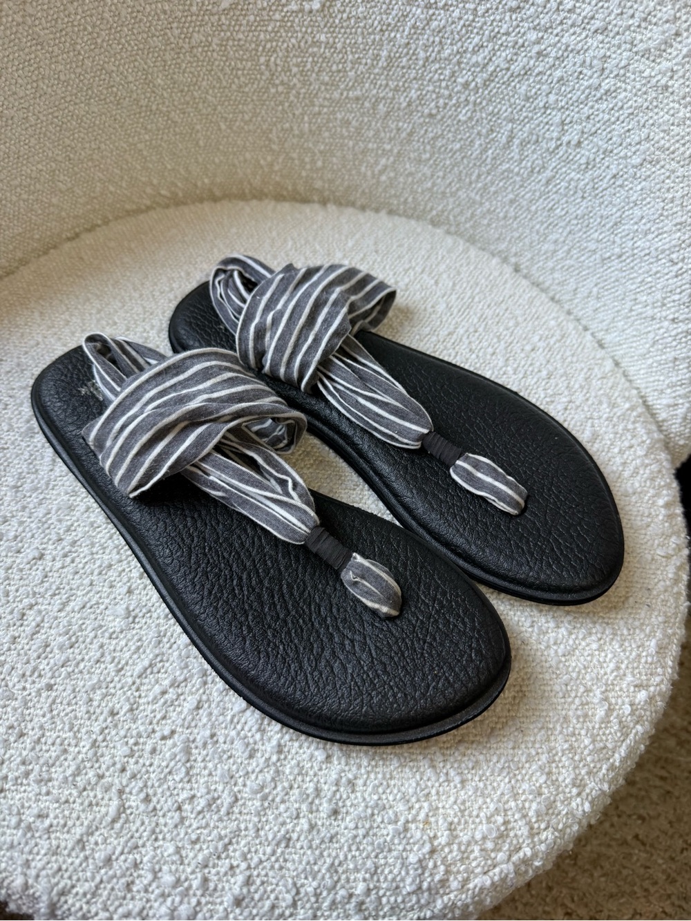 Sanuk Yoga Sling Gray White Striped Thong Sandals Women’s Size 8